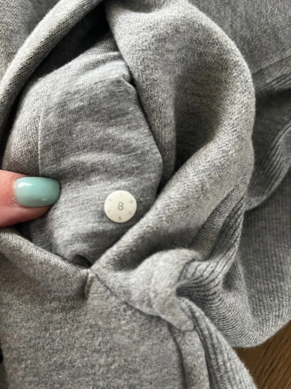 Light Grey Full-Zip Hooded Sweatshirt
Lululemon - Picture 6 of 6